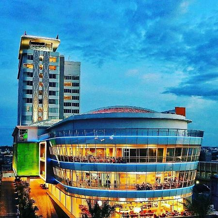 Fox Hotel Пеканбару Экстерьер фото