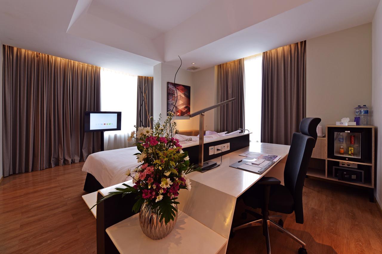 Fox Hotel Пеканбару Экстерьер фото