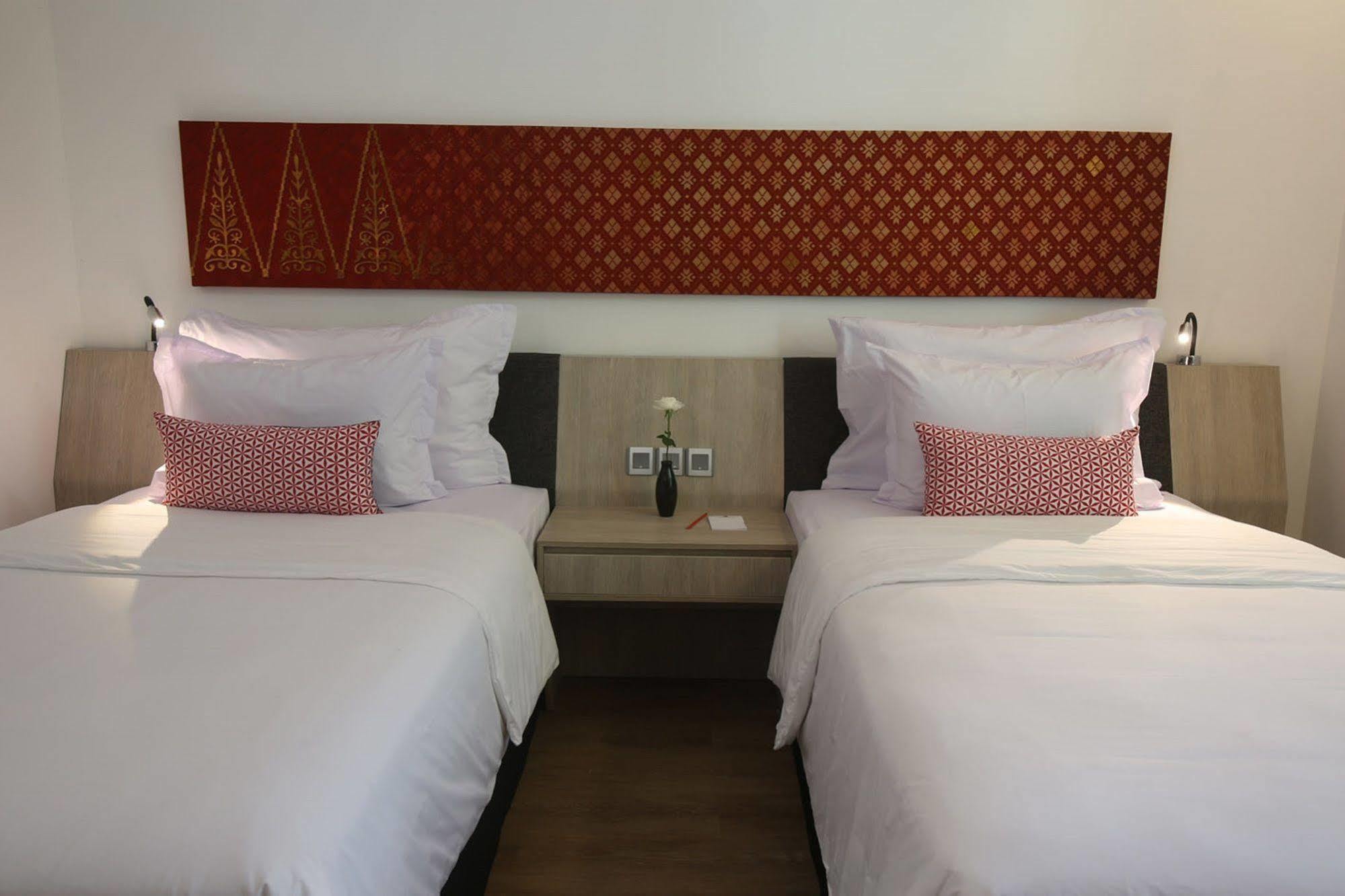 Fox Hotel Пеканбару Экстерьер фото